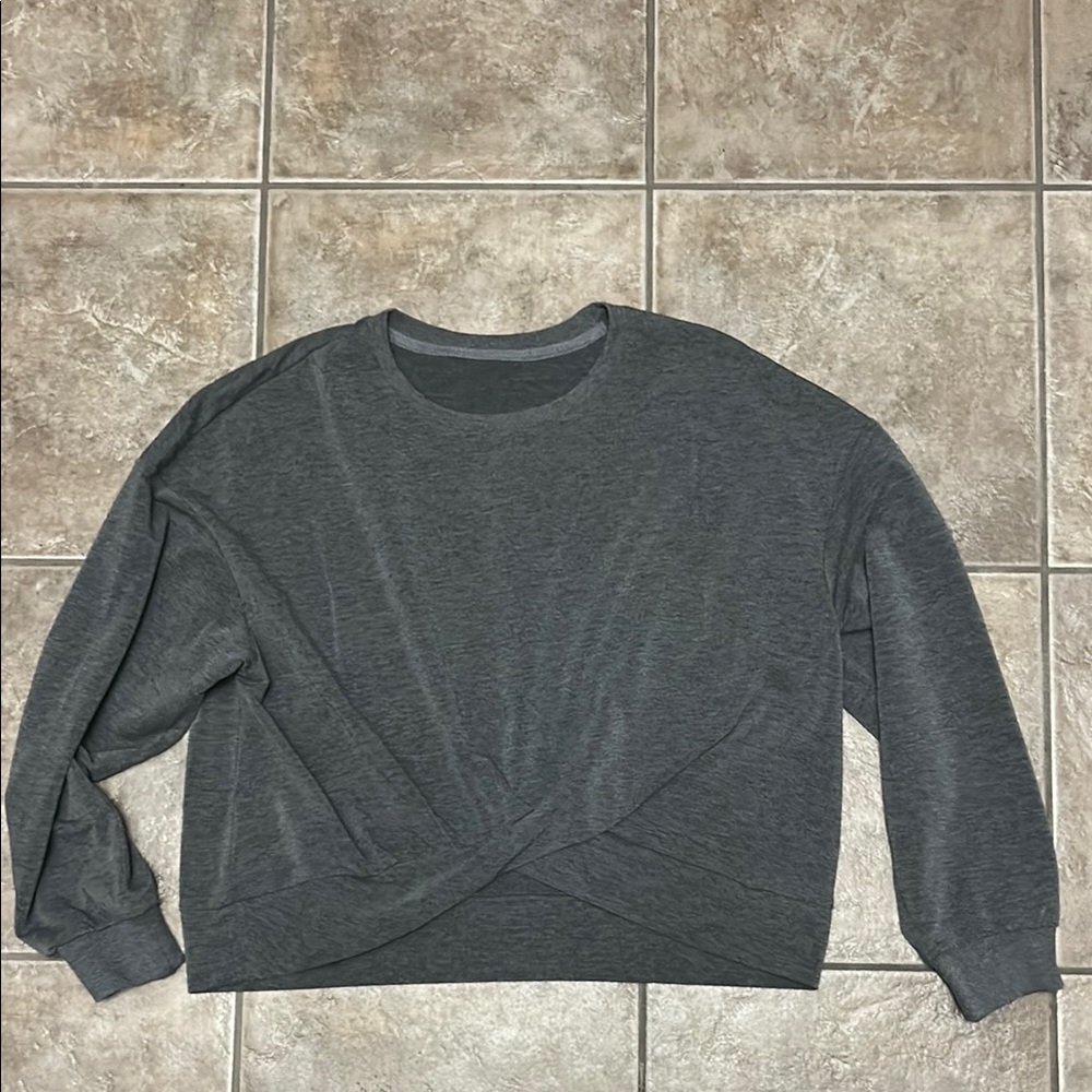 Women’s Gray Twist Front Crop Long Sleeve Shirt